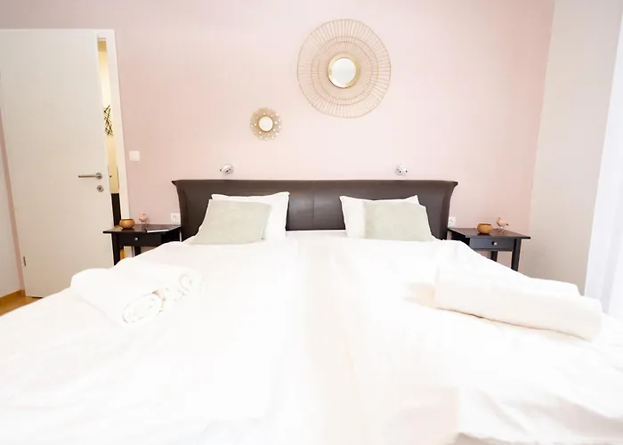 Waterfall - Cozy Mountain Retreat Апартаменты *