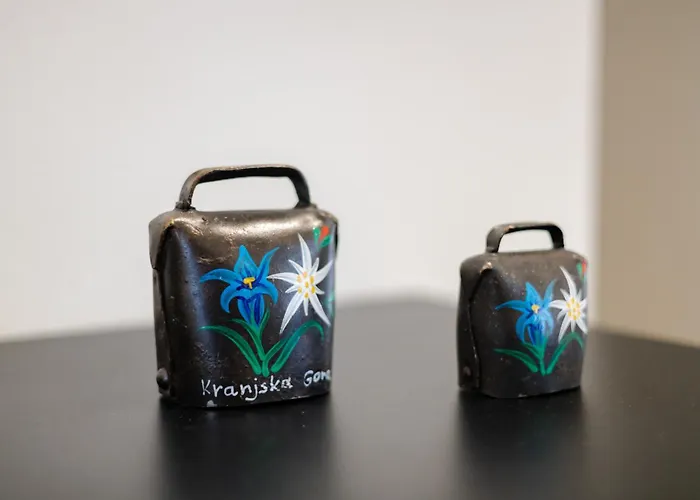 Апартаменты Waterfall - Cozy Mountain Retreat